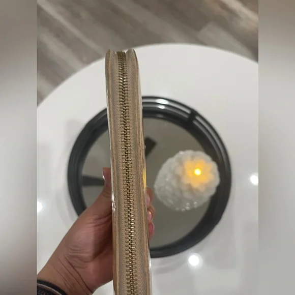 Louis Vuitton Vernis Sarah Wallet - Picture 6 of 12